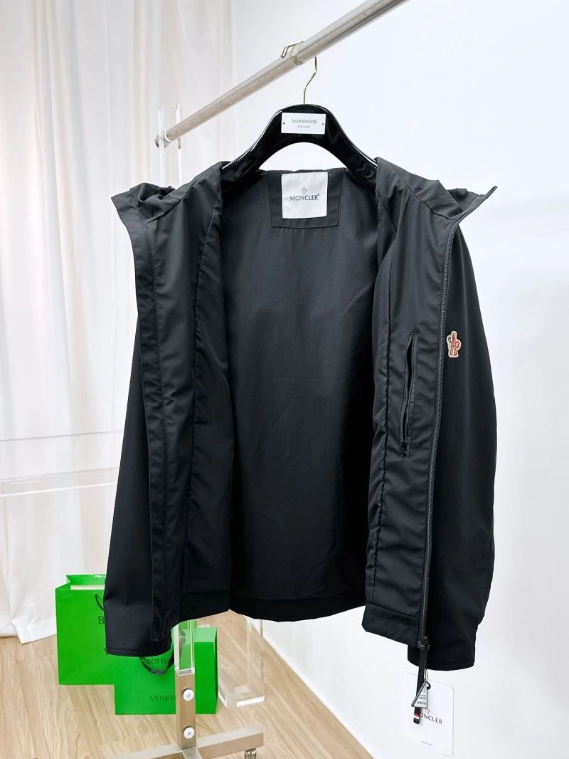Moncler Outwear Trendsetting 140230