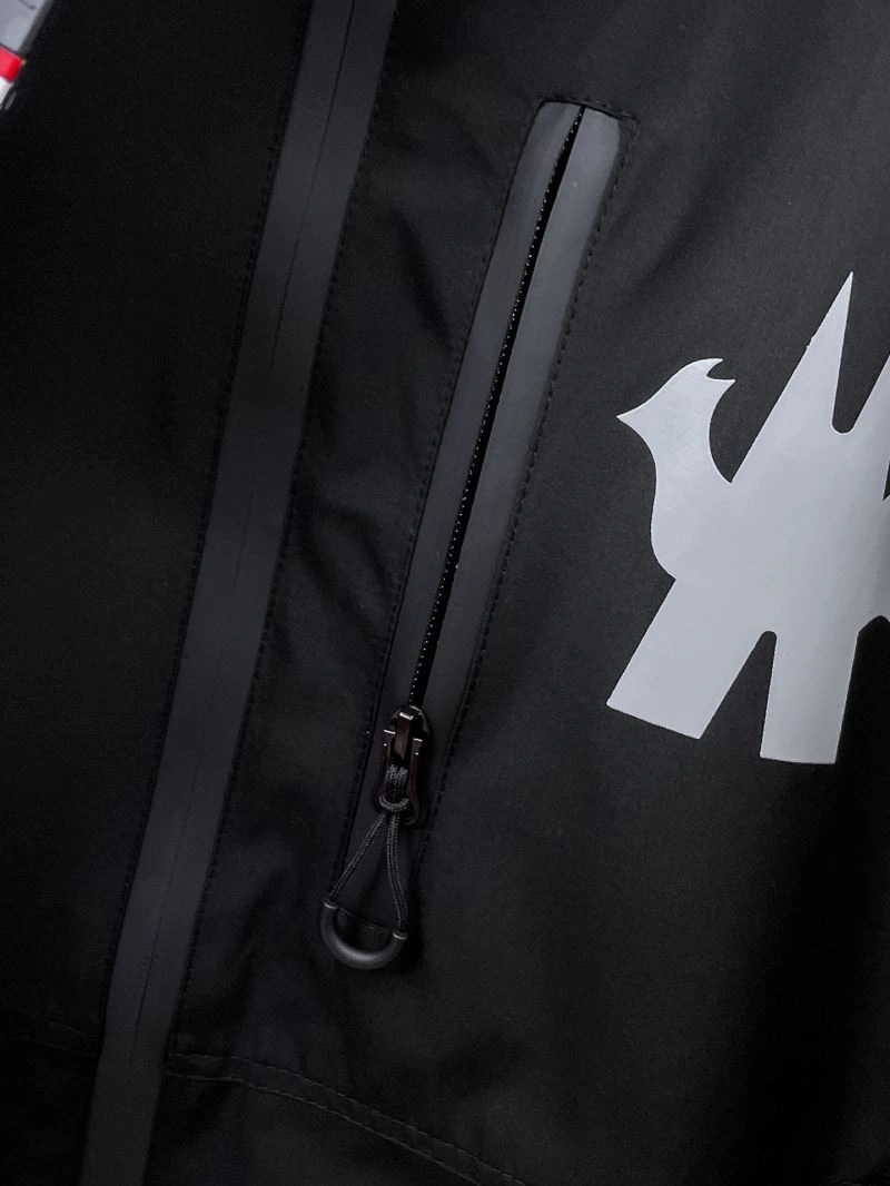 Moncler Outwear Trendsetting 140230