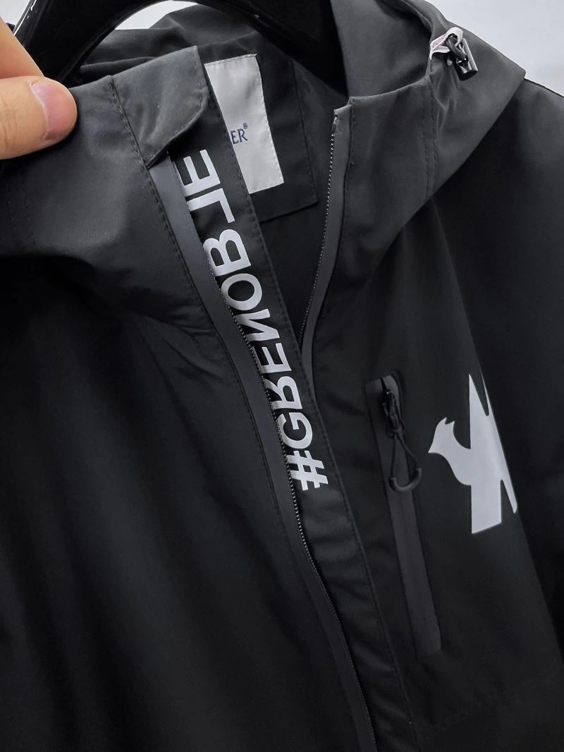 Moncler Outwear Trendsetting 140230