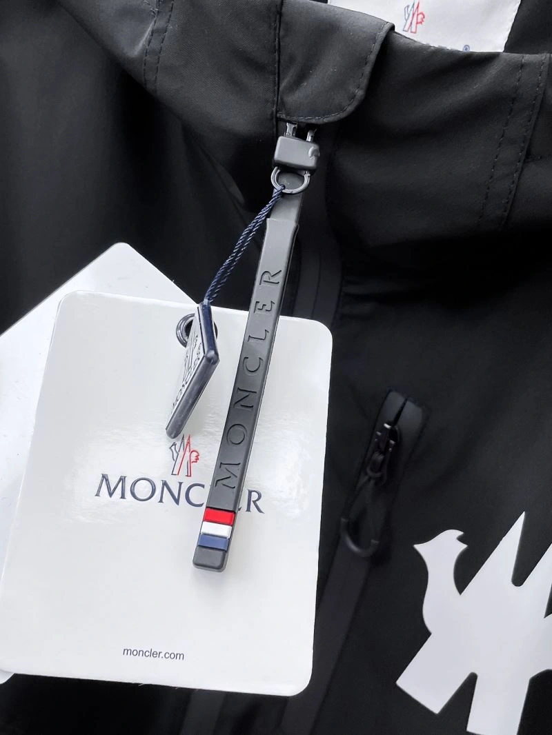 Moncler Outwear Trendsetting 140230