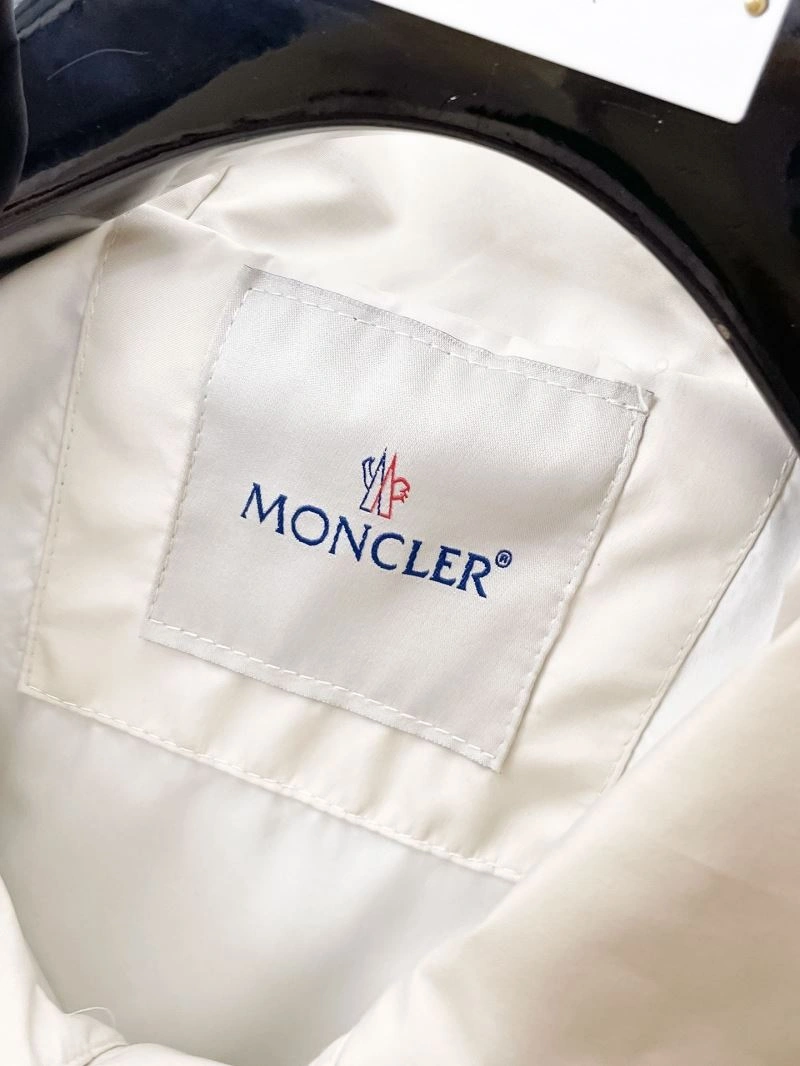 Moncler Outwear Durable 140229