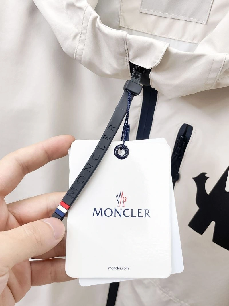 Moncler Outwear Durable 140229