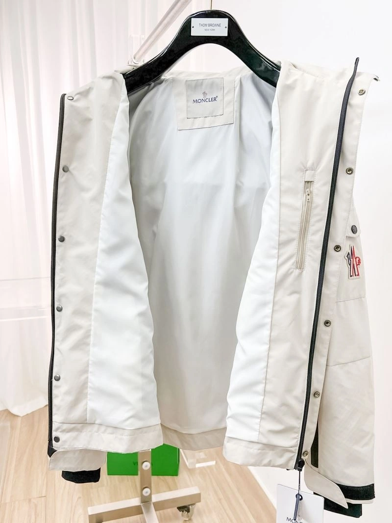 Minimalist Moncler Outwear 140224