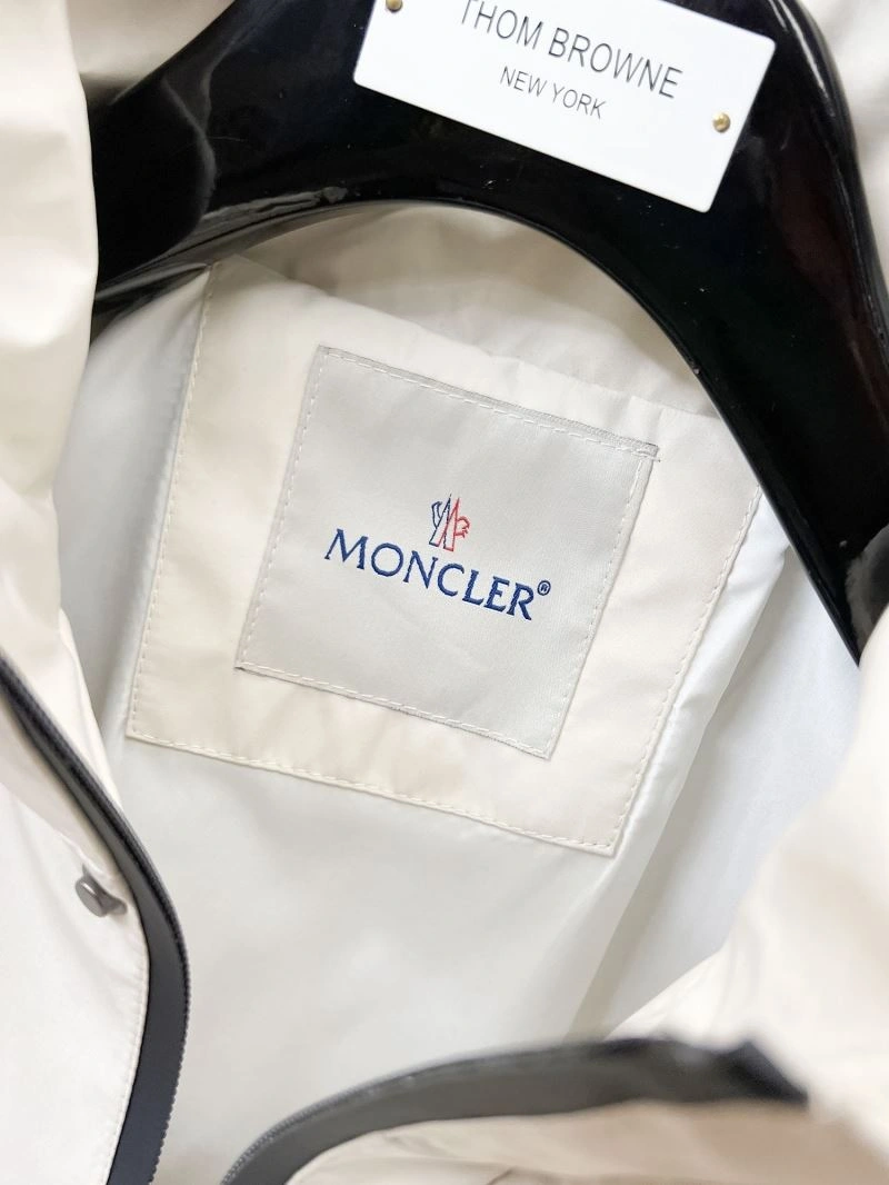 Minimalist Moncler Outwear 140224