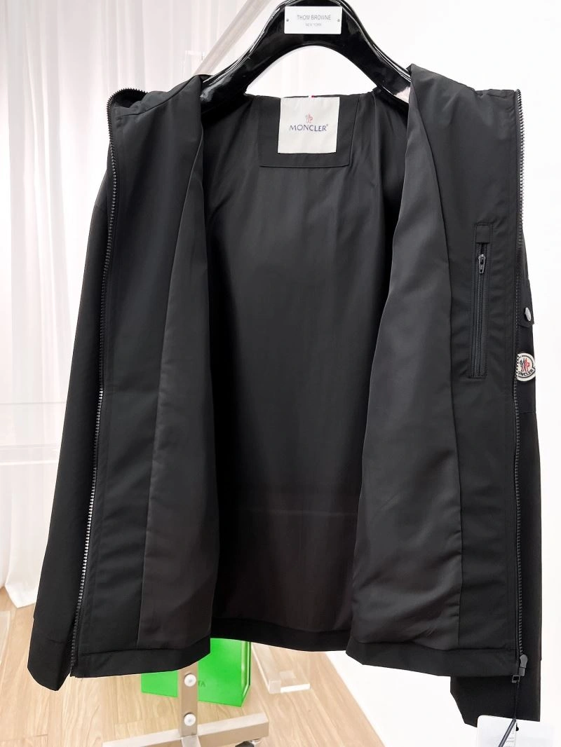 ComfortFit Moncler Outwear 140222