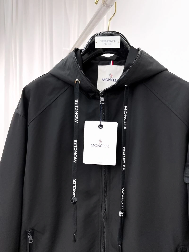 ComfortFit Moncler Outwear 140222