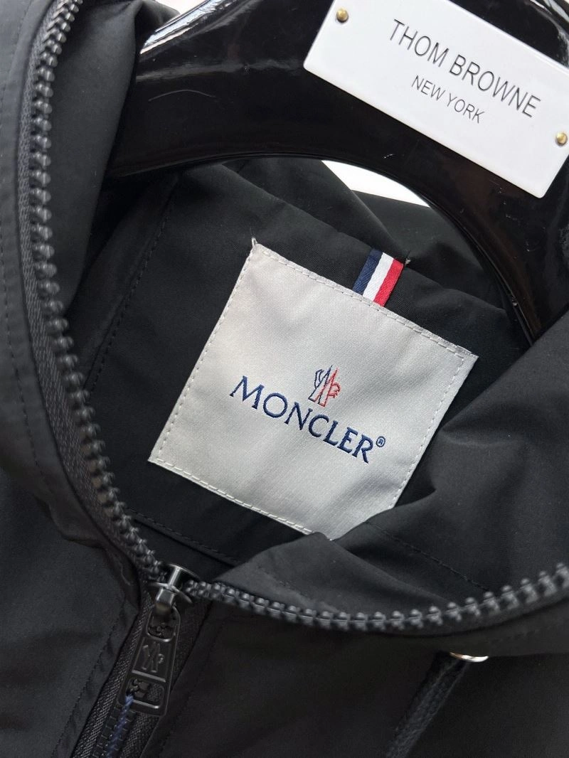 ComfortFit Moncler Outwear 140222