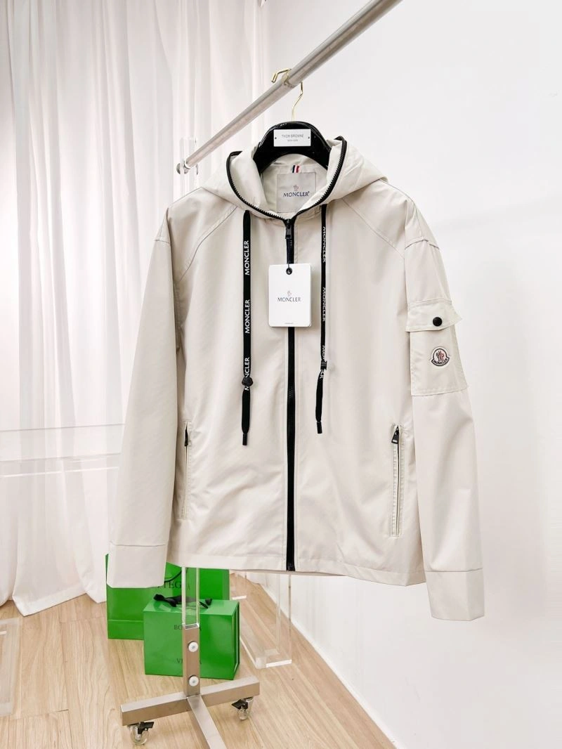 Moncler Outwear Elegant 140219