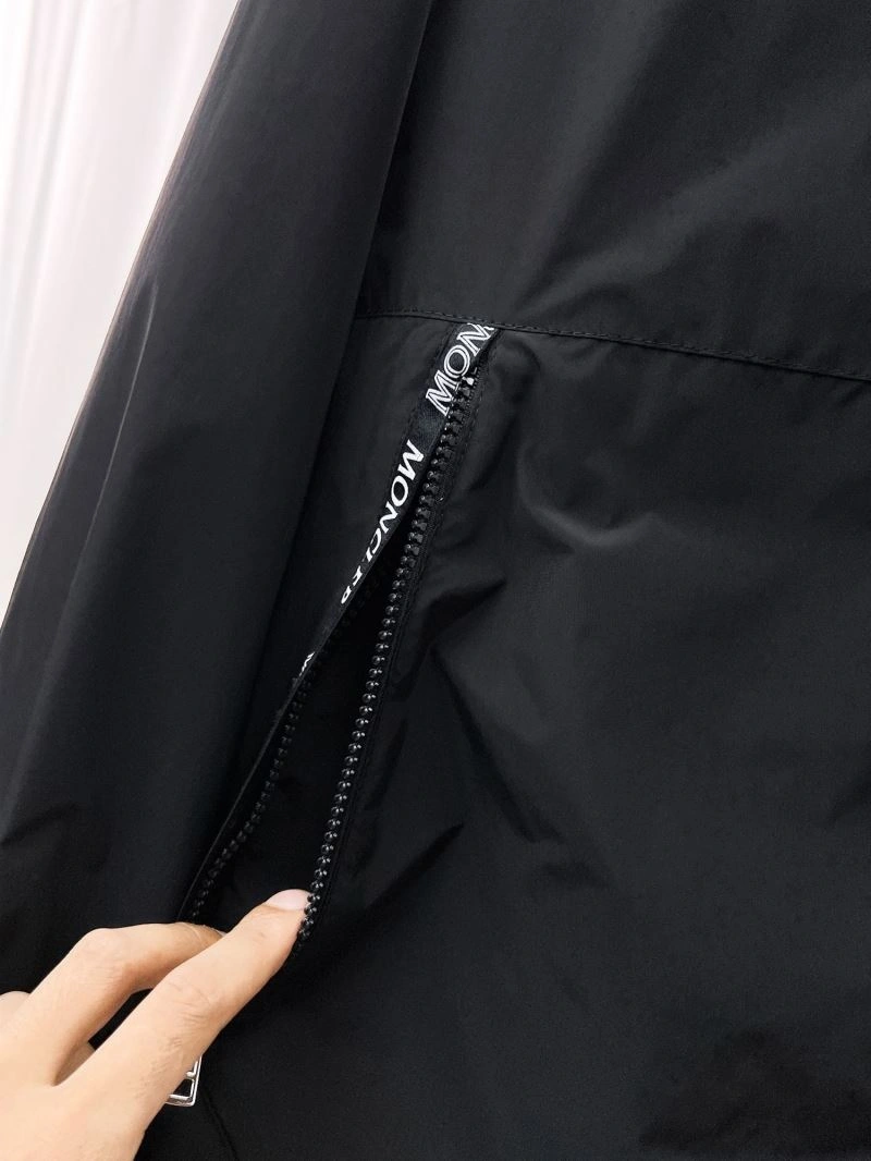 Moncler Outwear Sleek 140202
