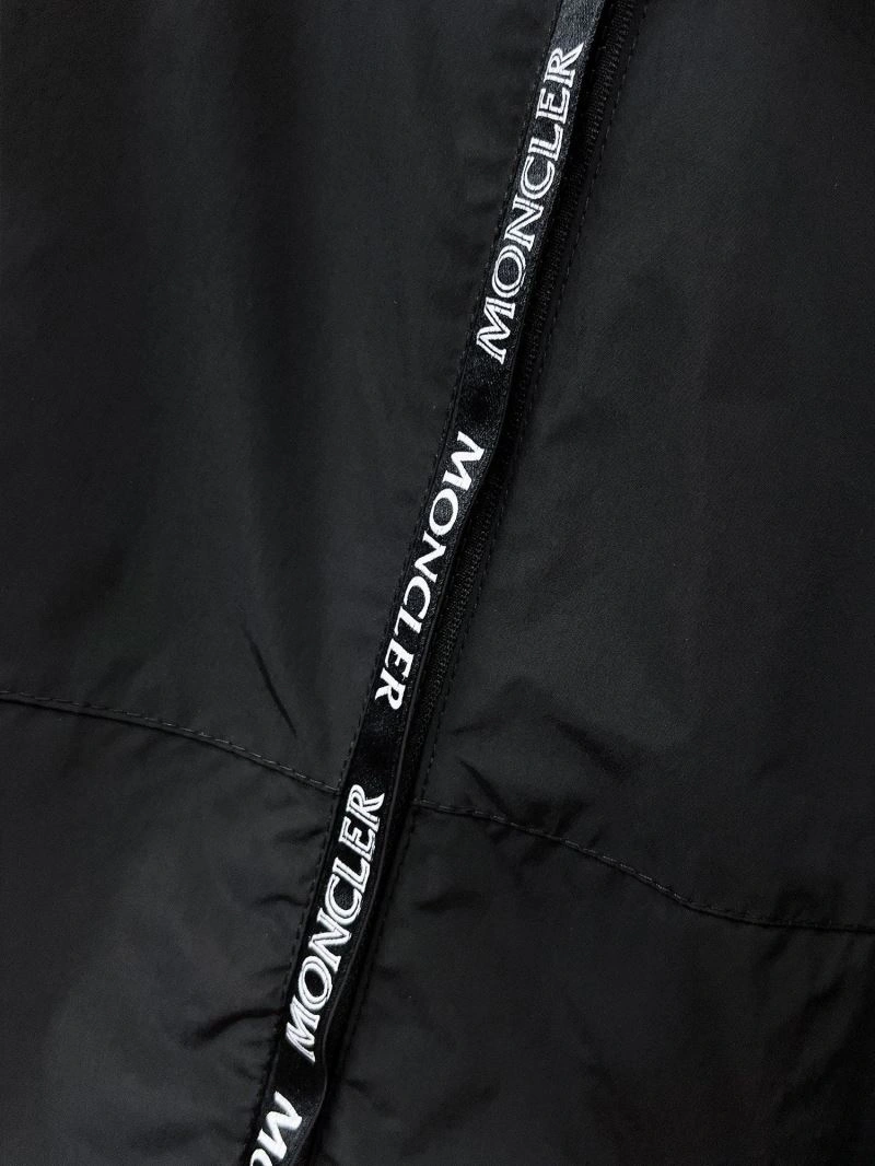 Moncler Outwear Sleek 140202