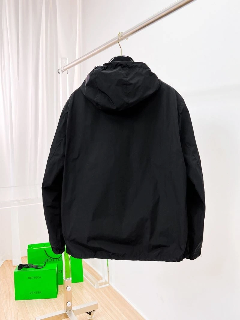 Moncler Outwear Sleek 140202