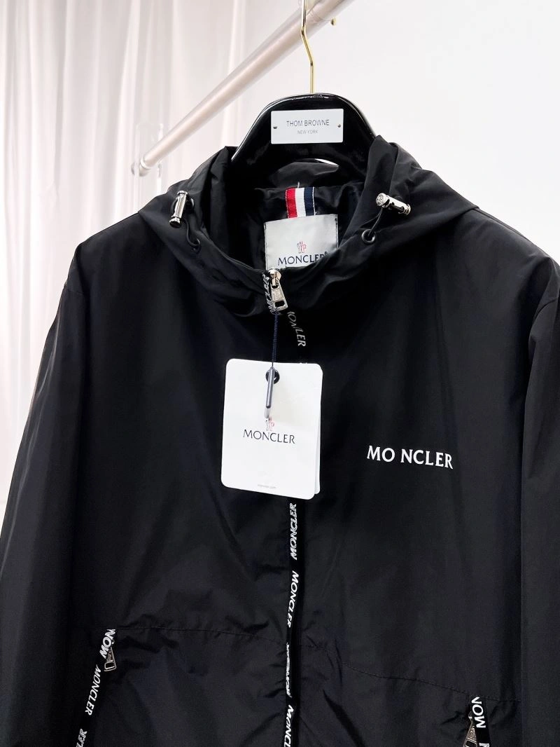 Moncler Outwear Sleek 140202