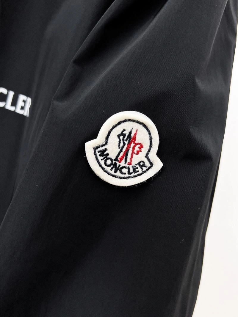 Moncler Outwear Sleek 140202