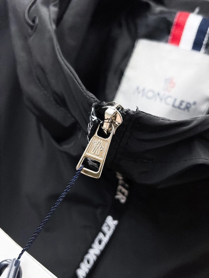 Moncler Outwear Sleek 140202