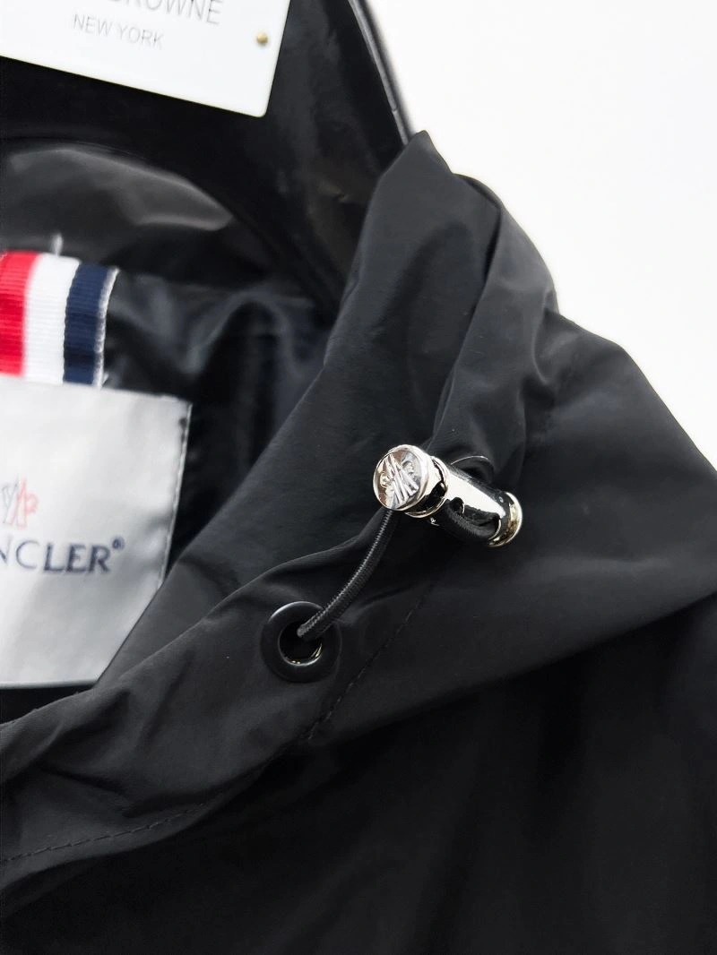 Moncler Outwear Sleek 140202