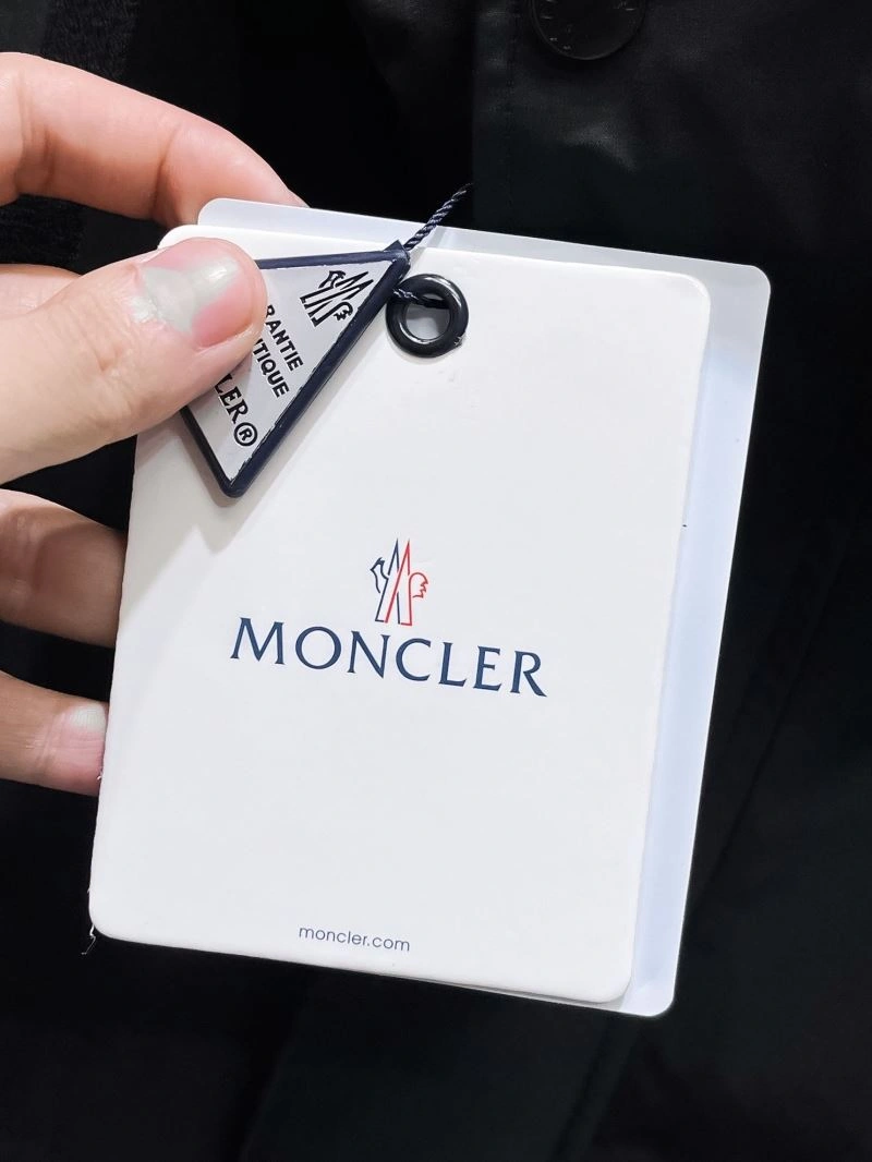 Classic Moncler Outwear 140210