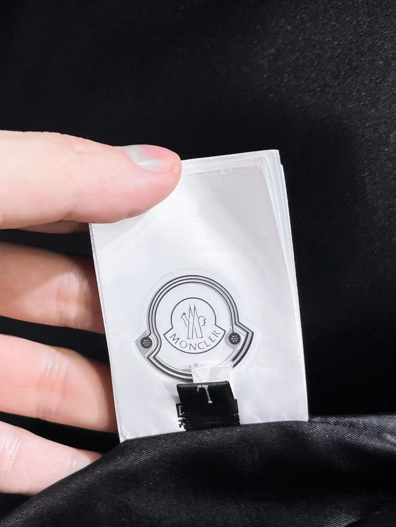 Classic Moncler Outwear 140210