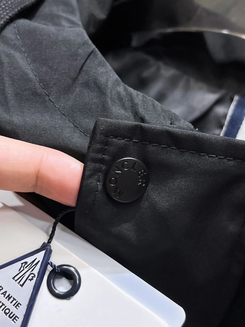 Classic Moncler Outwear 140210