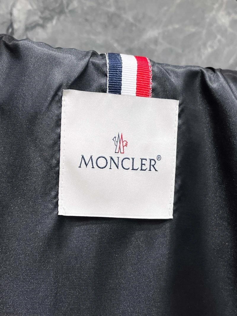 Classic Moncler Outwear 140210