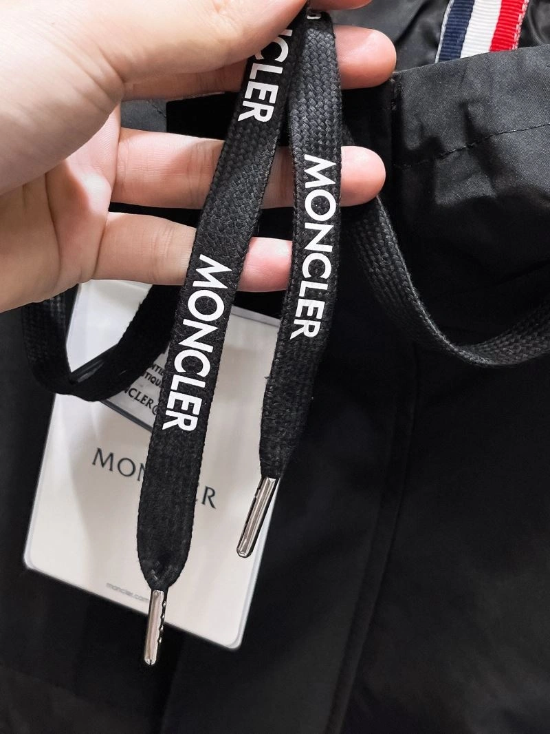 Classic Moncler Outwear 140210