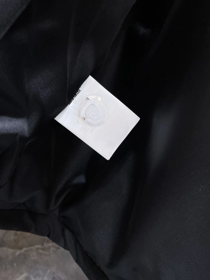 Effortless Moncler Outwear 140201