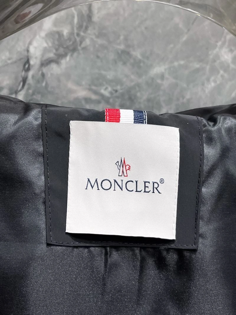 Moncler Outwear Effortless 140195
