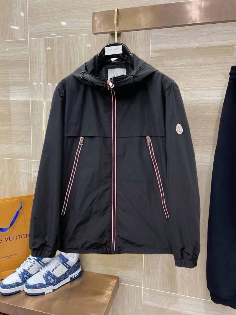 Moncler Outwear Comfortable 140190