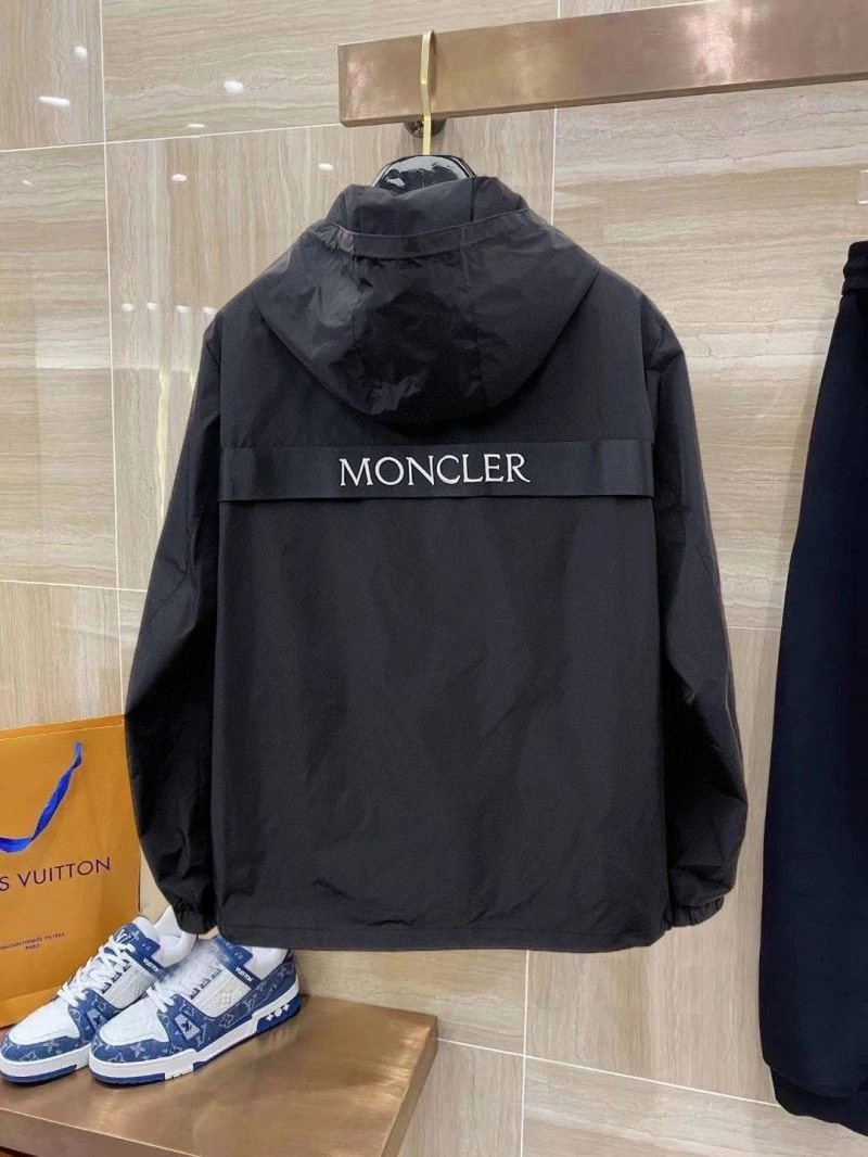 Moncler Outwear Comfortable 140190