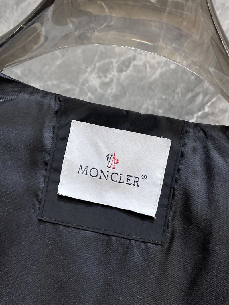 Moncler Outwear Comfortable 140190