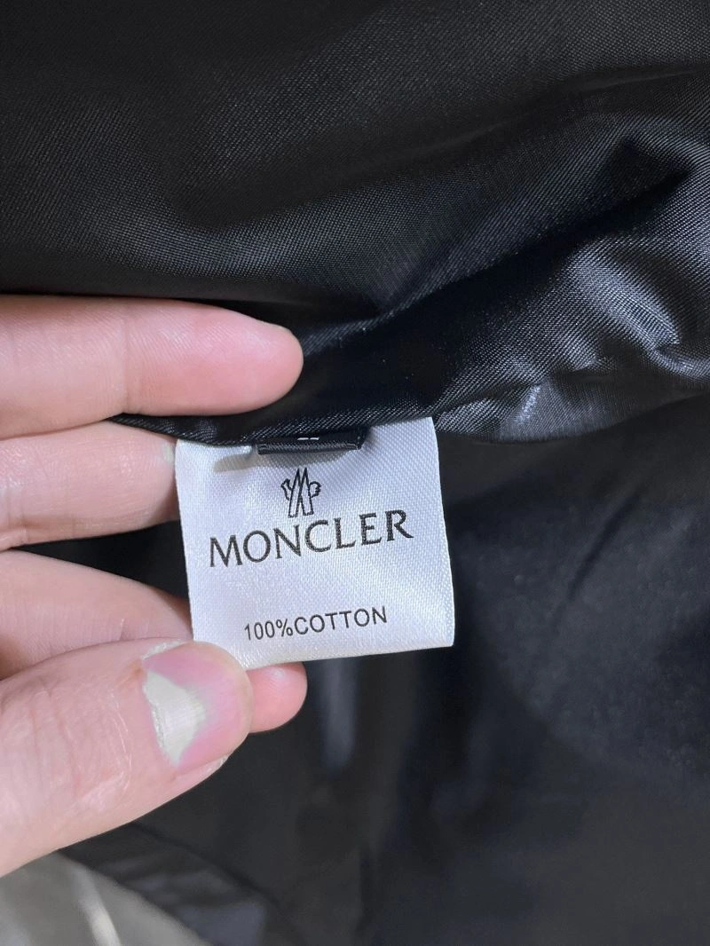 Moncler Outwear Comfortable 140190