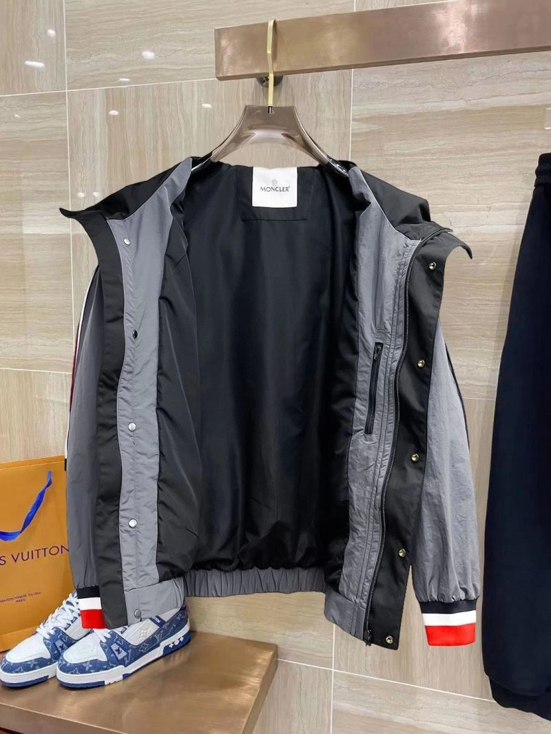 Cozy Moncler Outwear 140181