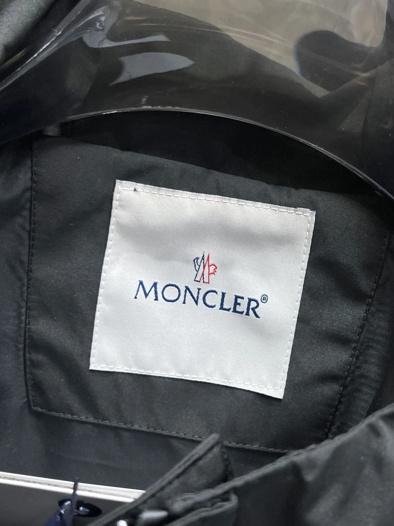 Cozy Moncler Outwear 140181