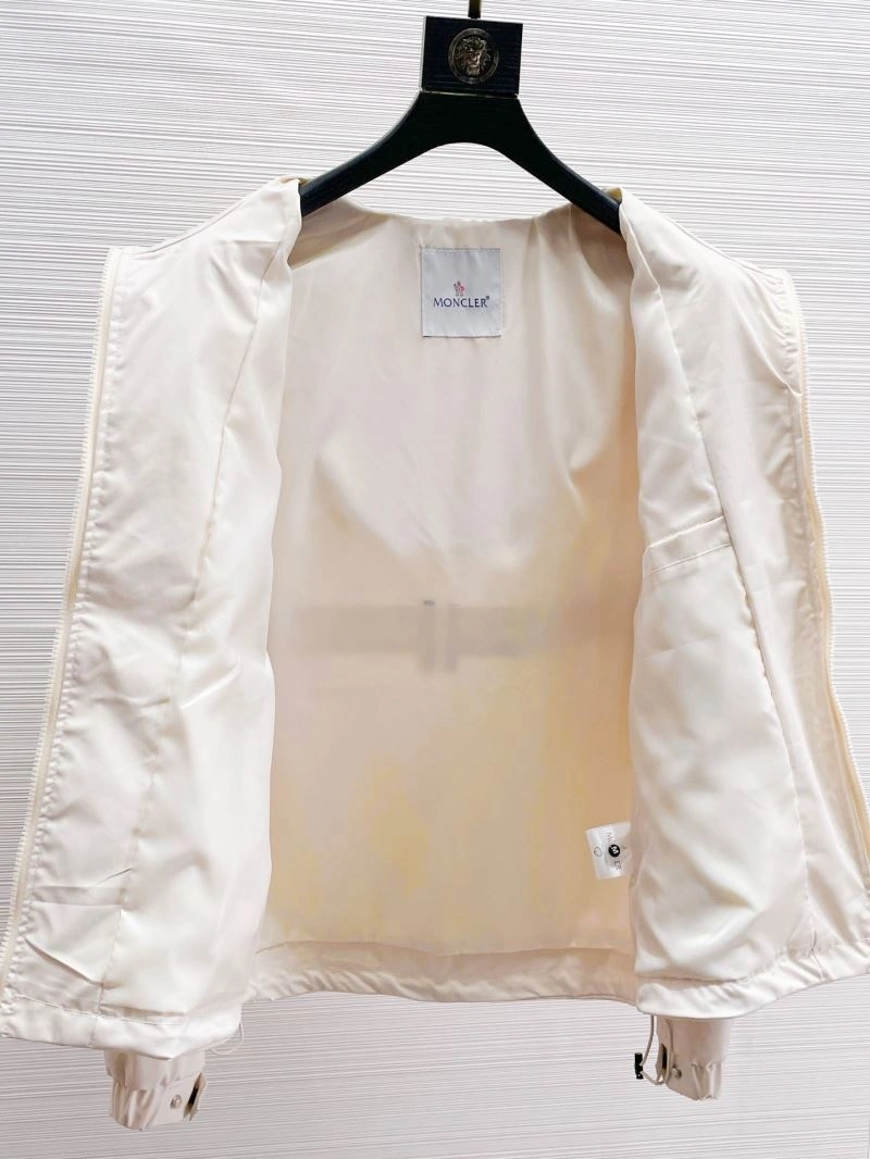 Modern Moncler Outwear 140179