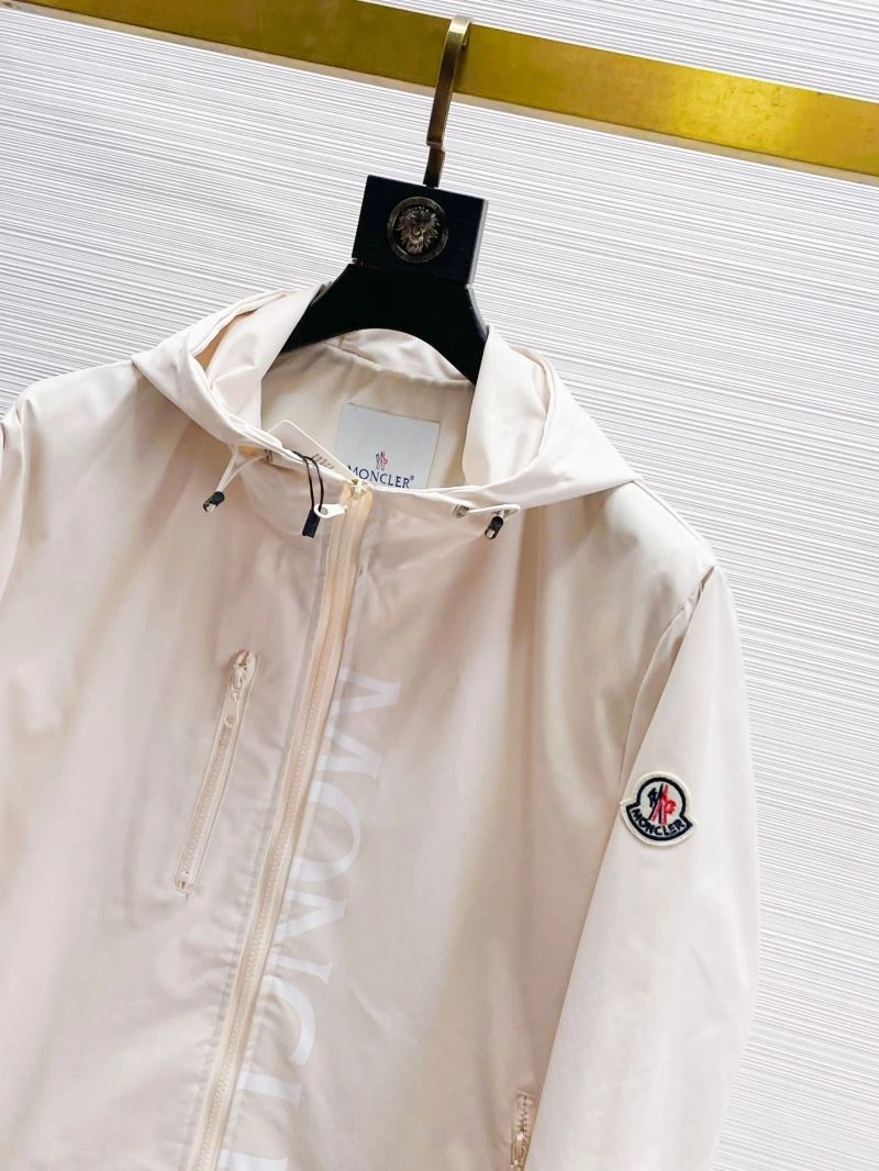 Modern Moncler Outwear 140179