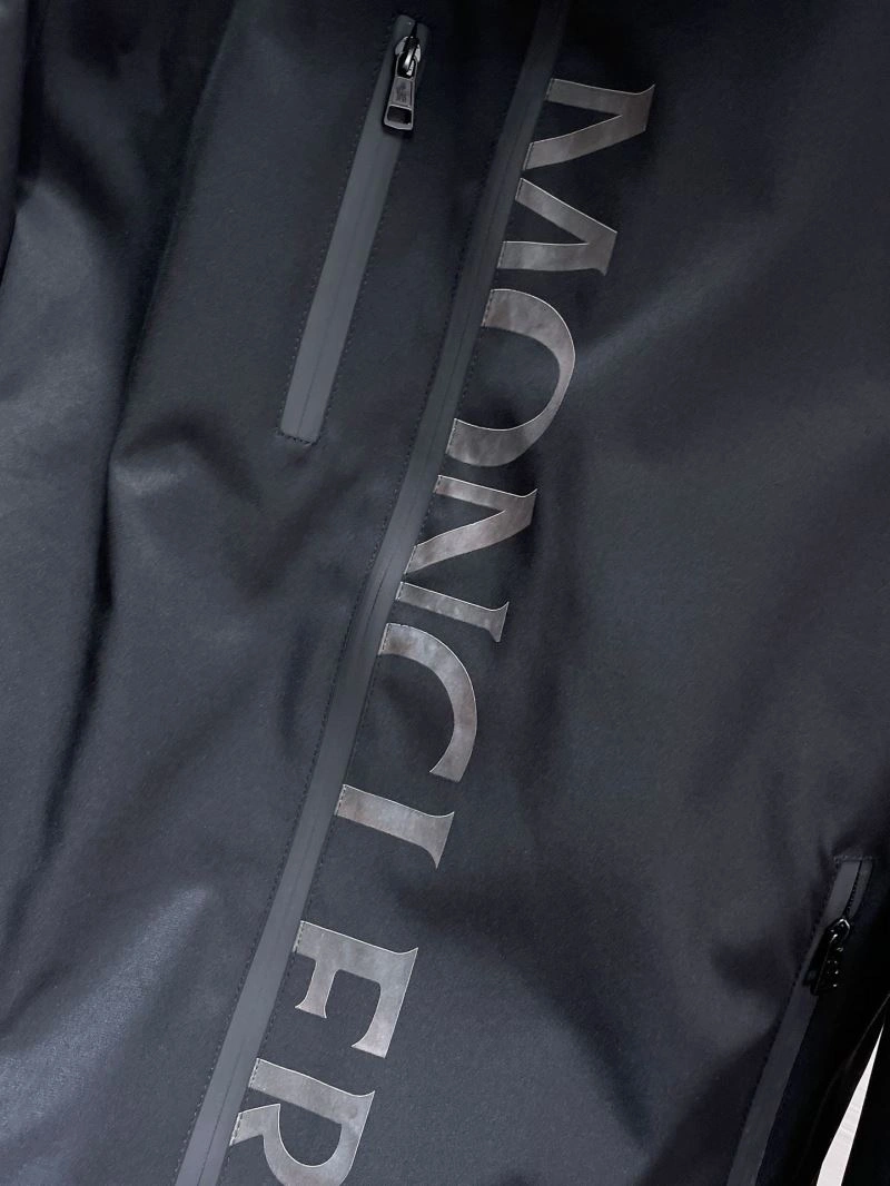 Functional Moncler Outwear 140178