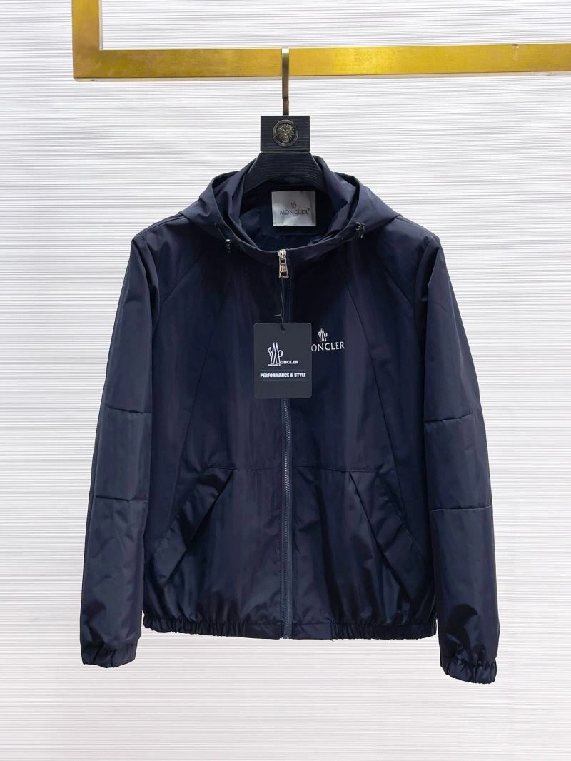 Bold Moncler Outwear 140174