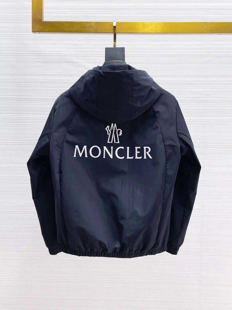 Bold Moncler Outwear 140174