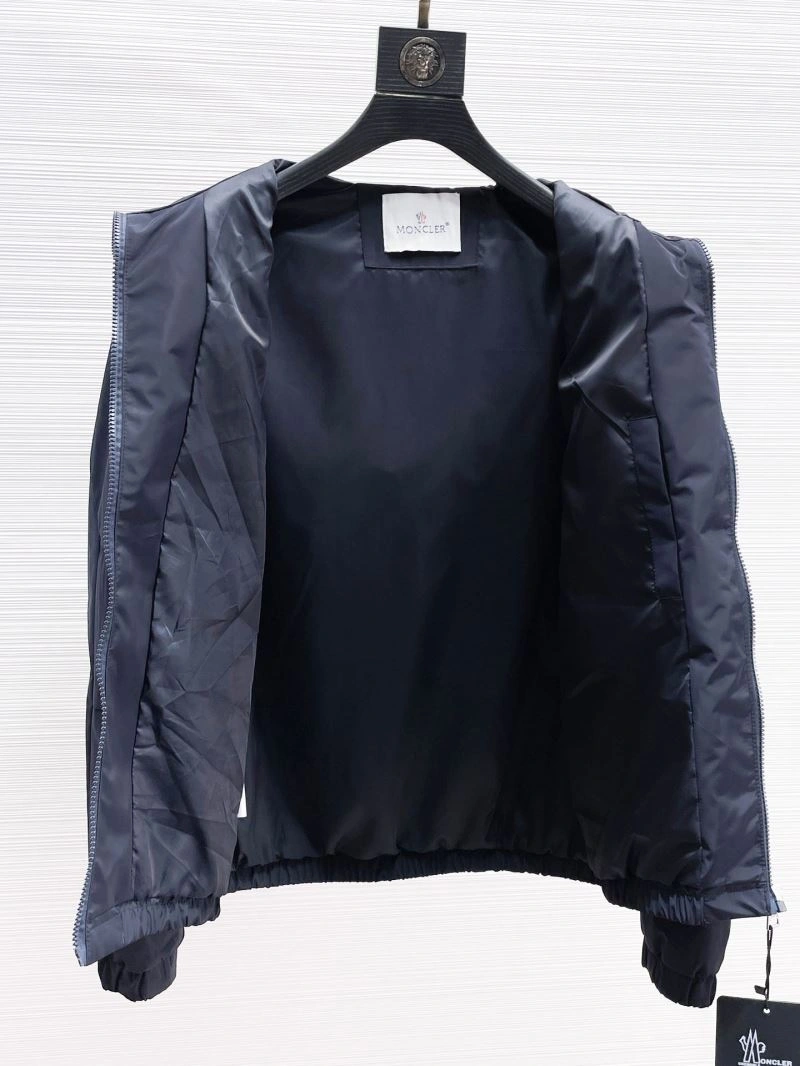 Bold Moncler Outwear 140174