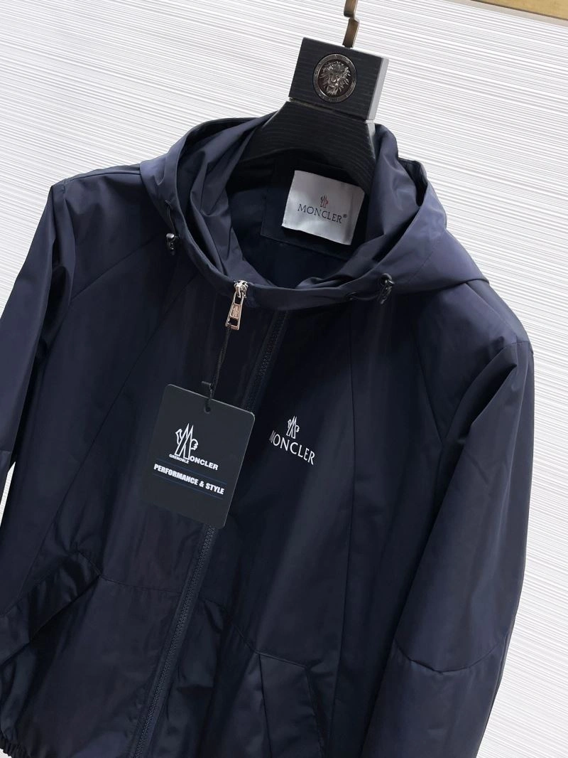 Bold Moncler Outwear 140174
