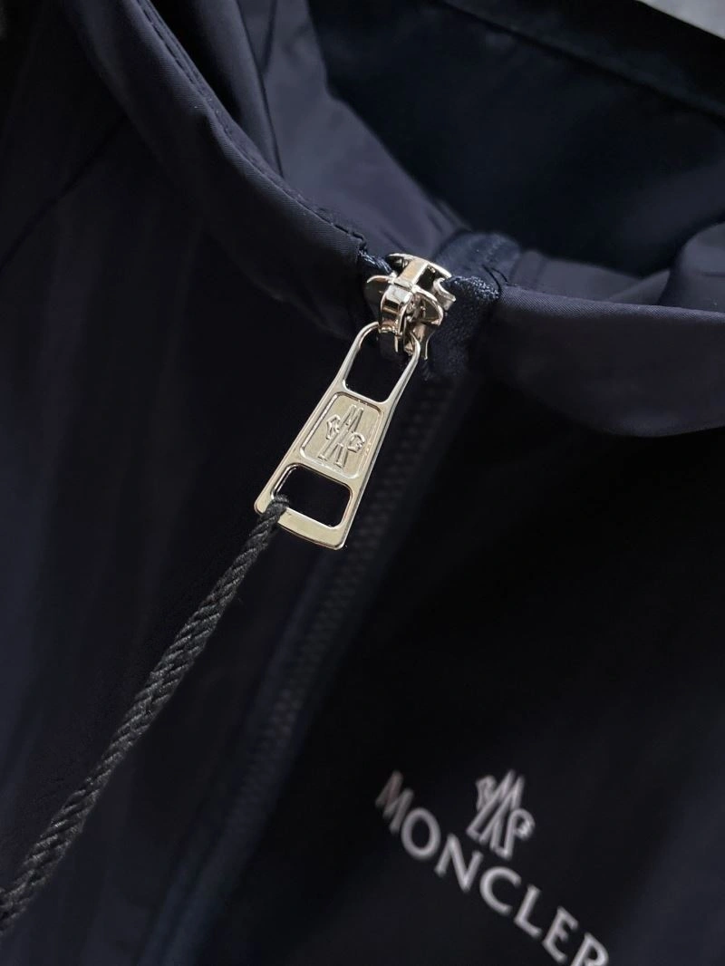 Bold Moncler Outwear 140174