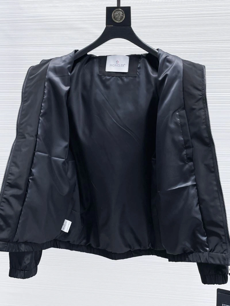 Unique Moncler Outwear 140160