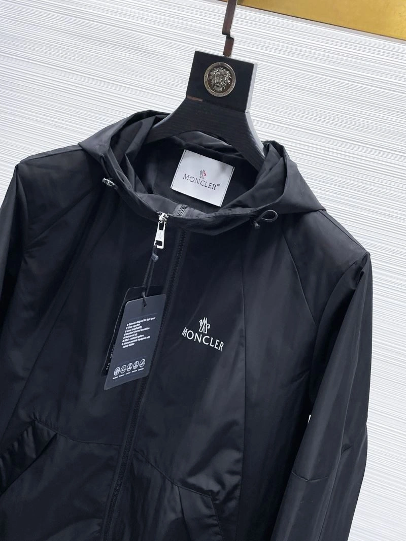 Unique Moncler Outwear 140160