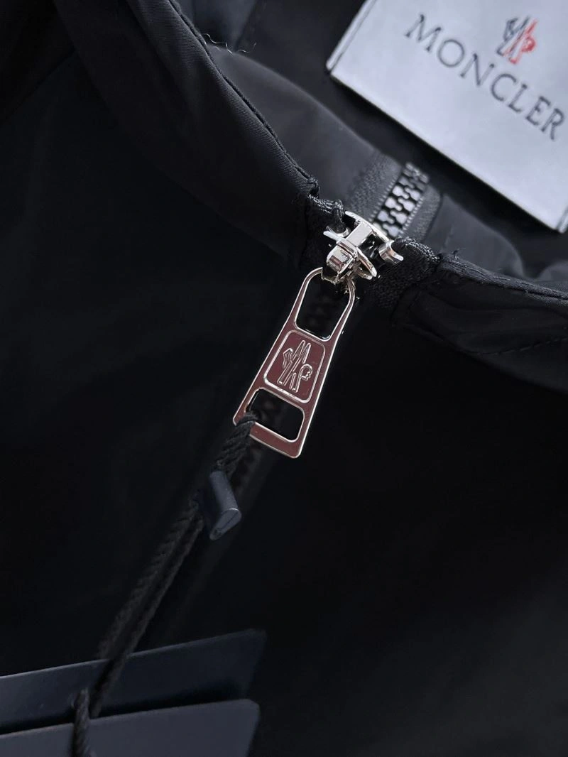 Unique Moncler Outwear 140160