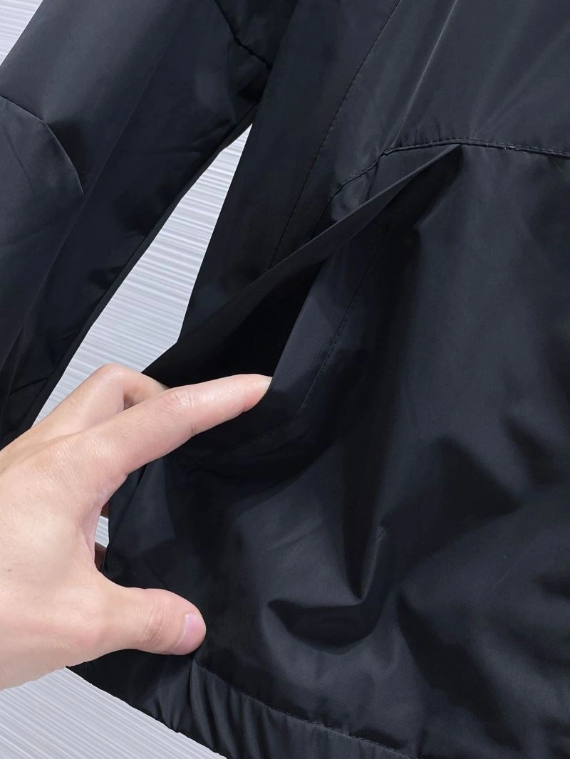 Unique Moncler Outwear 140160