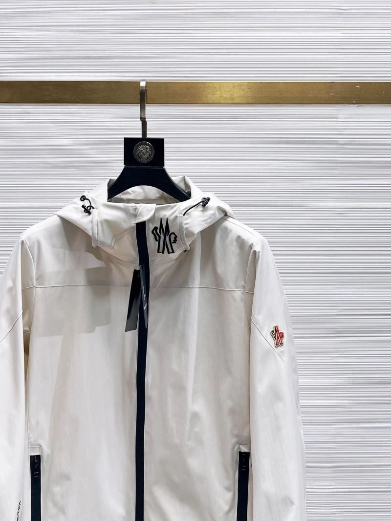 Moncler Outwear Vibrant 140170