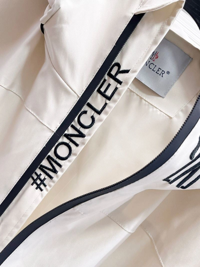 Moncler Outwear Vibrant 140170