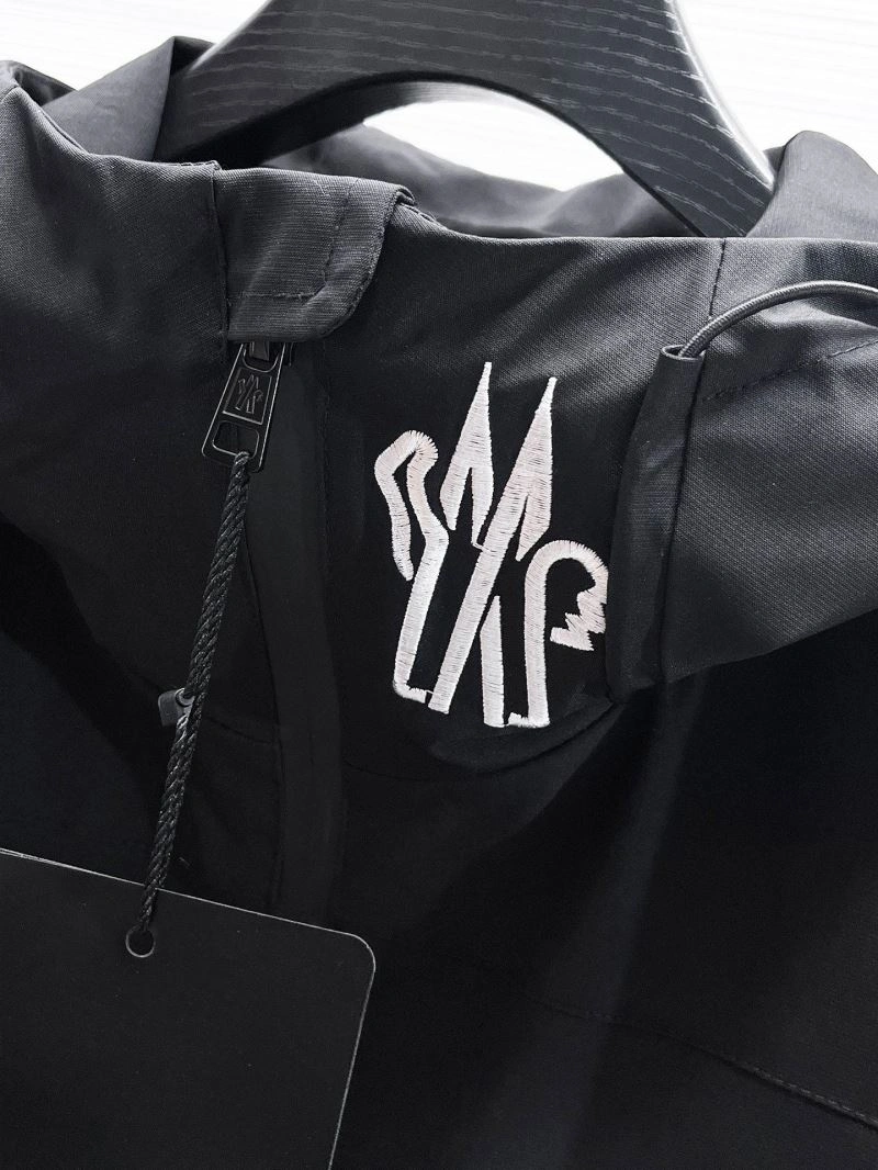 Moncler Outwear Sustainable 140171