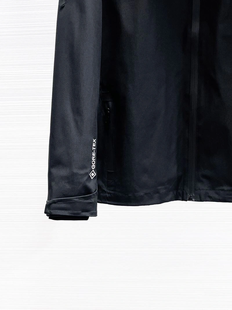 Moncler Outwear Sustainable 140171