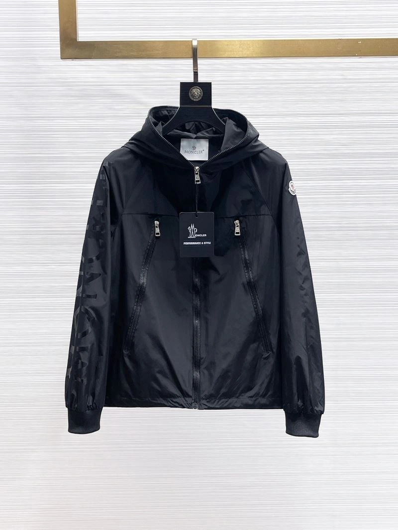 Moncler Outwear Stylish 140159
