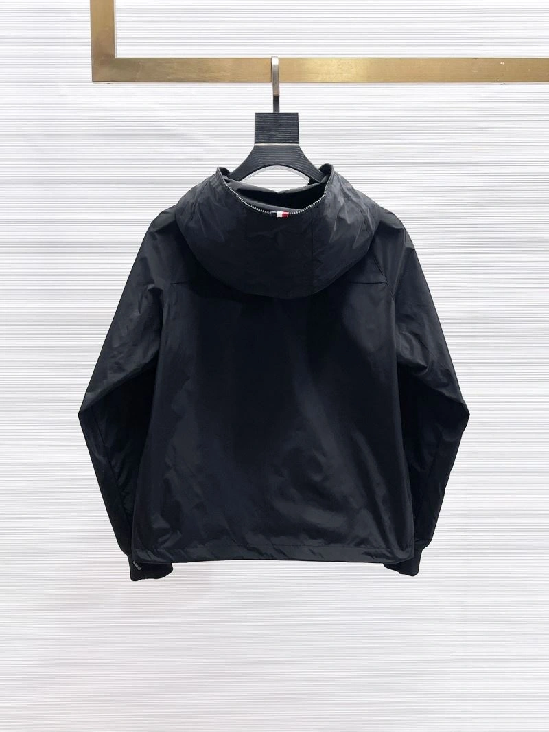 Moncler Outwear Stylish 140159